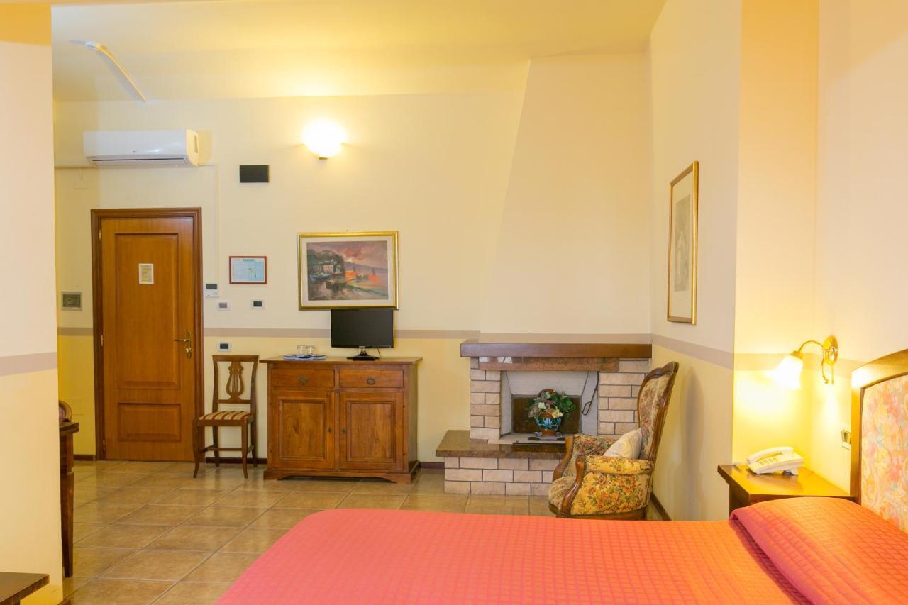 Agrihotel Elisabetta Collemezzano Kültér fotó
