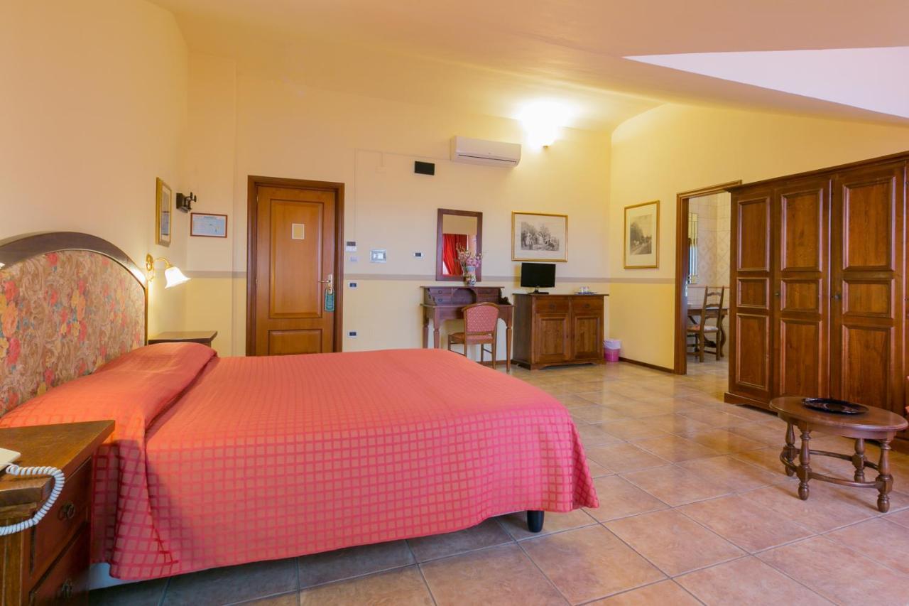 Agrihotel Elisabetta Collemezzano Kültér fotó